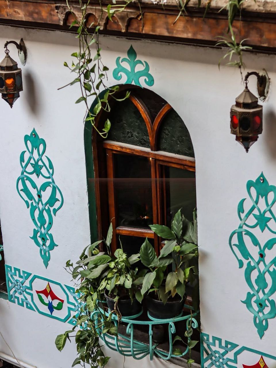 Beautiful presentation of traditional Syrian dishes